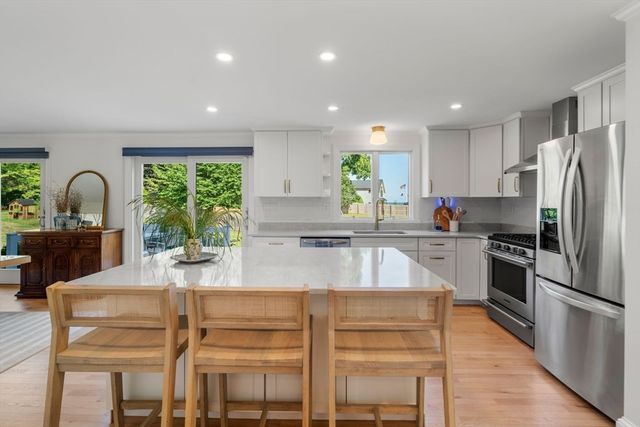 21 Hicks Point Rd, Duxbury, MA 02332