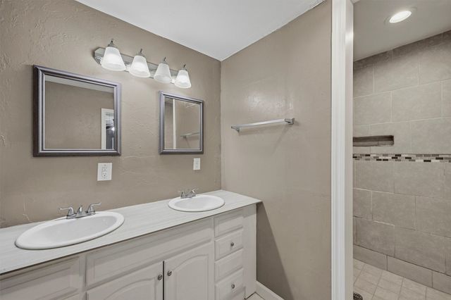 302 W Dexter Street, Sherman, TX 75092