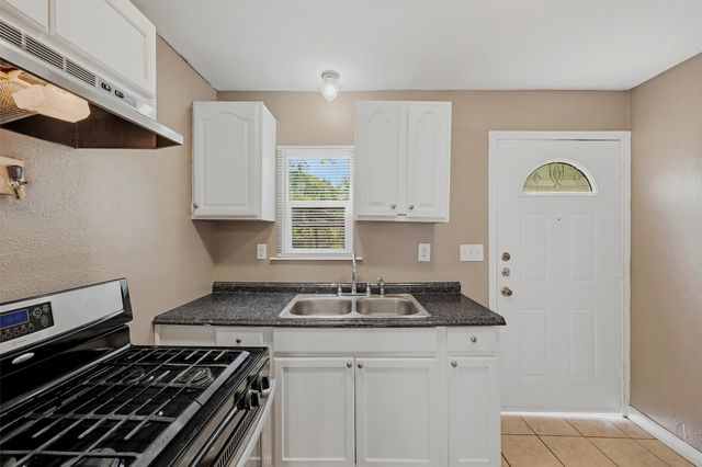 302 W Dexter Street, Sherman, TX 75092