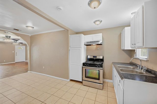 302 W Dexter Street, Sherman, TX 75092