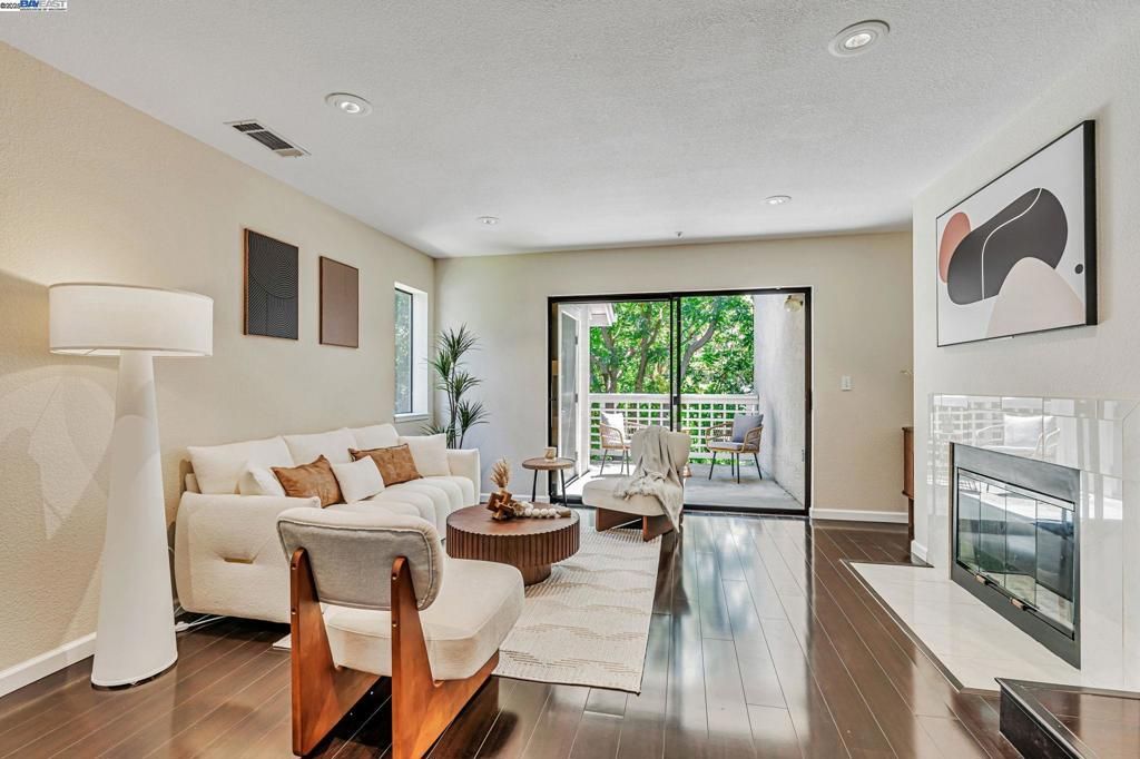 2584 Oak Rd 227, Walnut Creek, CA 94597
