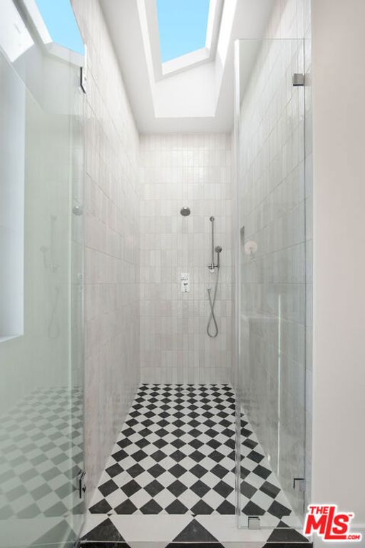 Image 52 of property listing at 1500 Louella Avenue, Venice, CA 90291