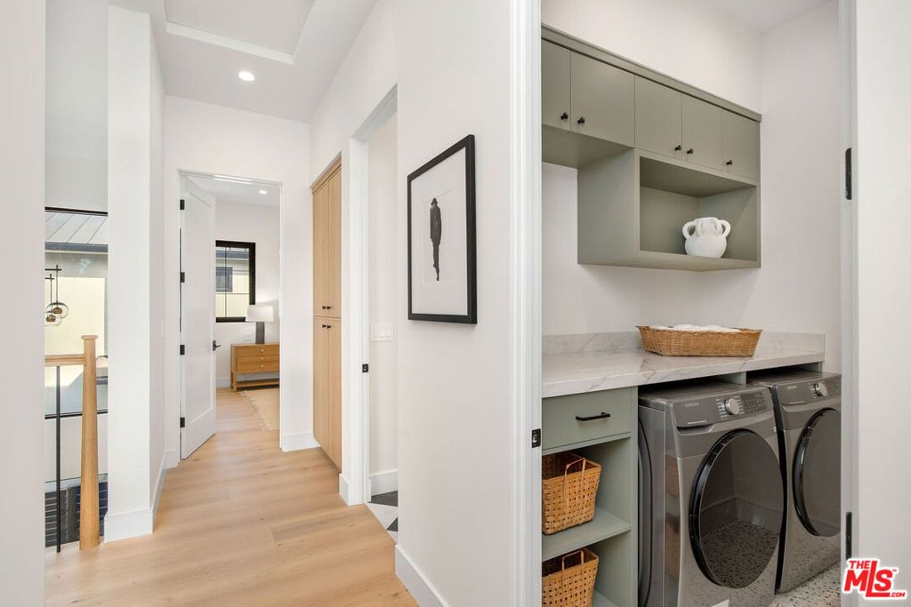 Image 54 of property listing at 1500 Louella Avenue, Venice, CA 90291