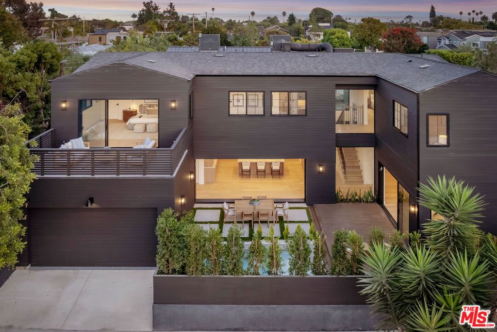 Image 57 of property listing at 1500 Louella Avenue, Venice, CA 90291