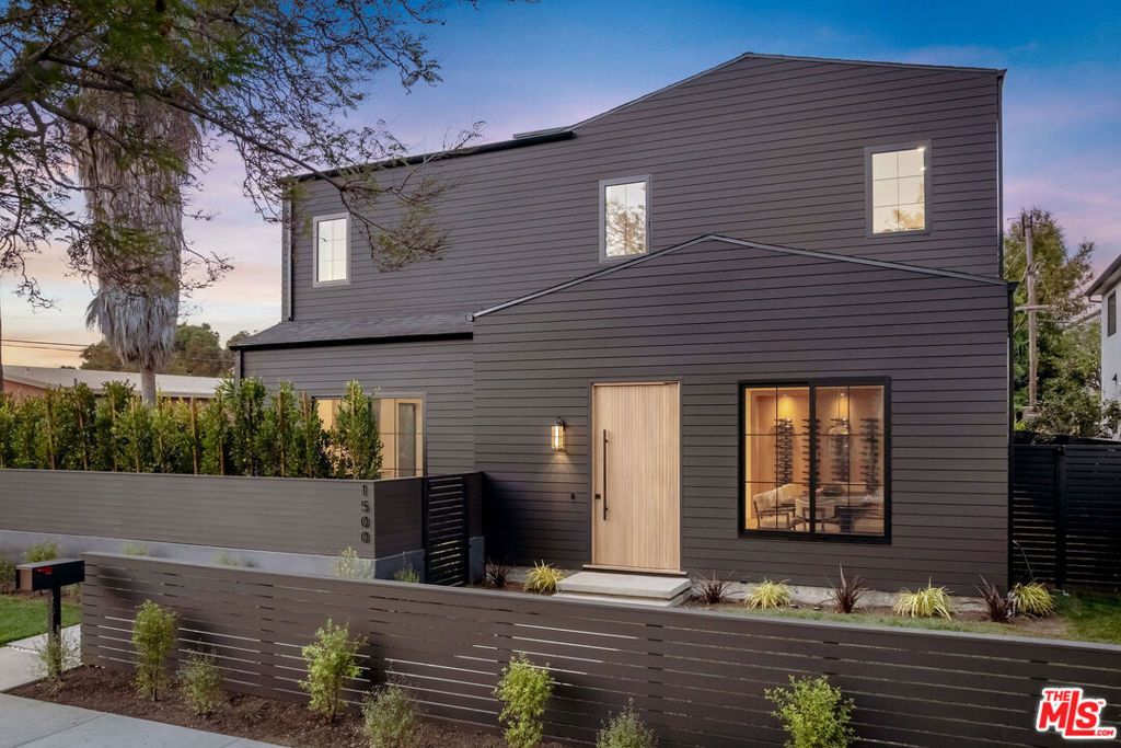 Image 58 of property listing at 1500 Louella Avenue, Venice, CA 90291
