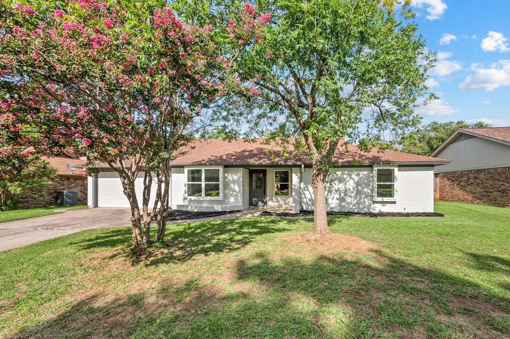 7624 Perkins Drive, North Richland Hills, TX 76182