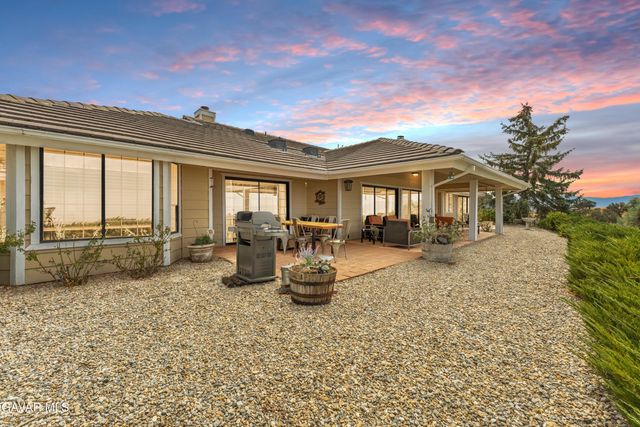 30300 Piebald Court, Tehachapi, CA 93561