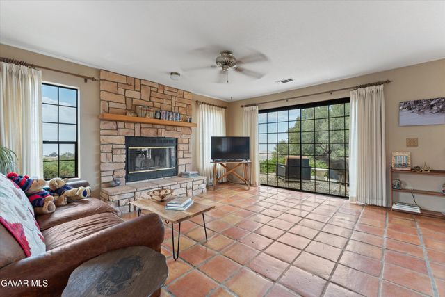 30300 Piebald Court, Tehachapi, CA 93561
