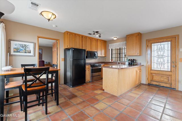 30300 Piebald Court, Tehachapi, CA 93561
