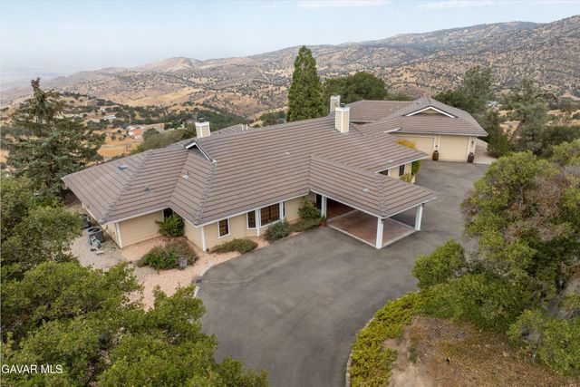 30300 Piebald Court, Tehachapi, CA 93561