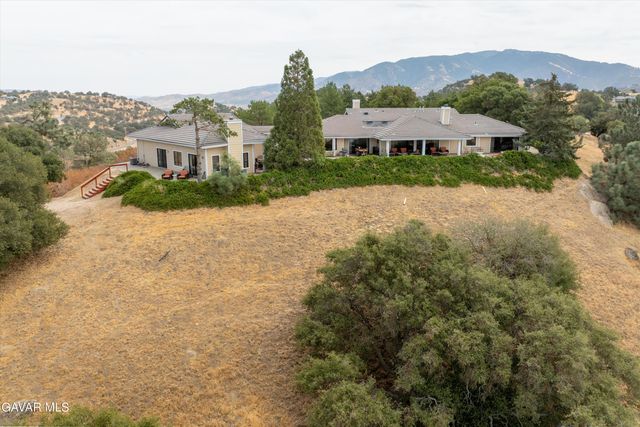 30300 Piebald Court, Tehachapi, CA 93561