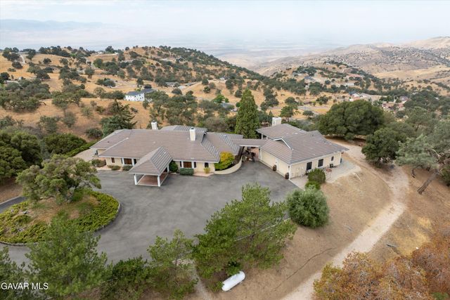 30300 Piebald Court, Tehachapi, CA 93561