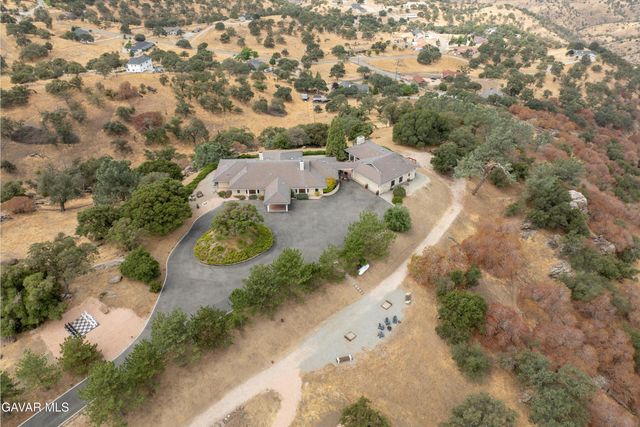 30300 Piebald Court, Tehachapi, CA 93561