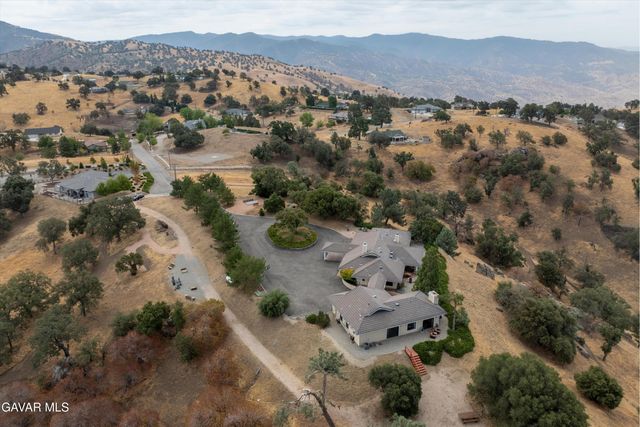 30300 Piebald Court, Tehachapi, CA 93561