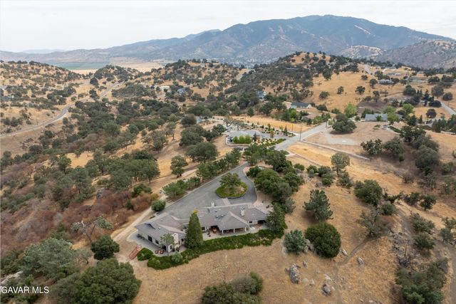 30300 Piebald Court, Tehachapi, CA 93561