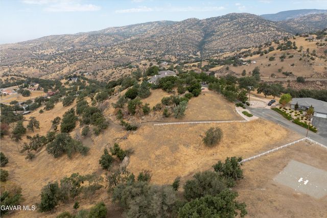 30300 Piebald Court, Tehachapi, CA 93561