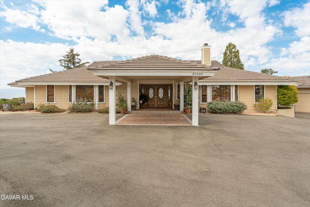 30300 Piebald Court, Tehachapi, CA 93561