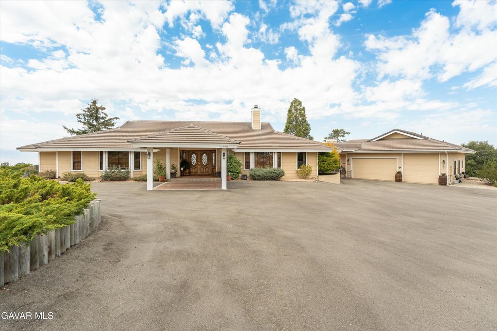 30300 Piebald Court, Tehachapi, CA 93561