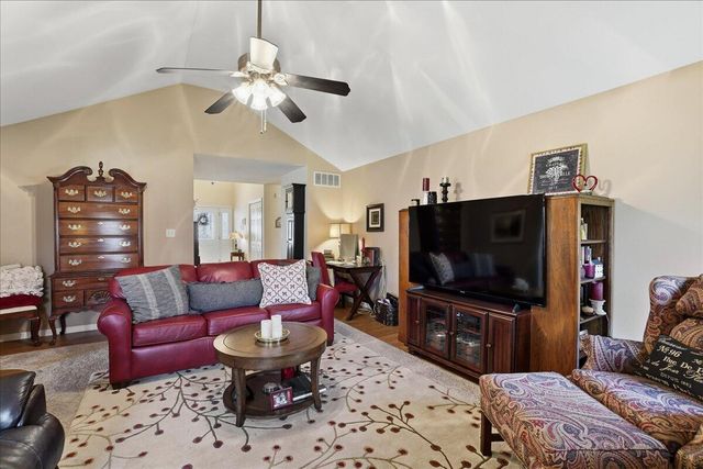 6528 Tumbleweed Lane, Schererville, IN 46375