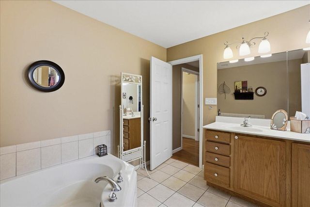 6528 Tumbleweed Lane, Schererville, IN 46375