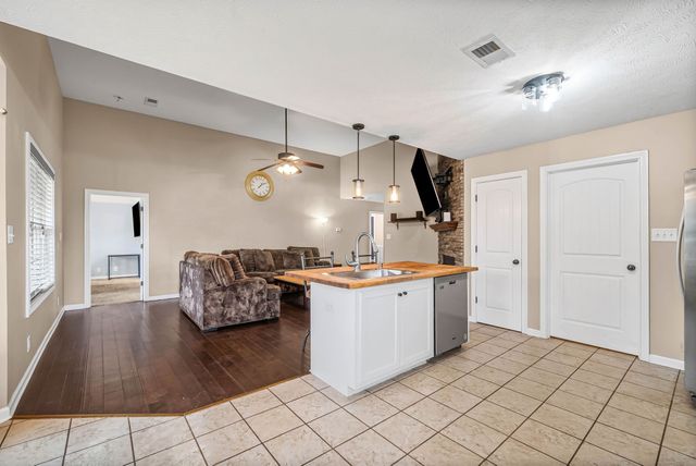 1313 Freedom Dr, Clarksville, TN 37042