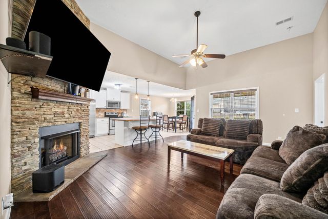 1313 Freedom Dr, Clarksville, TN 37042