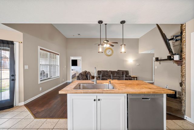 1313 Freedom Dr, Clarksville, TN 37042