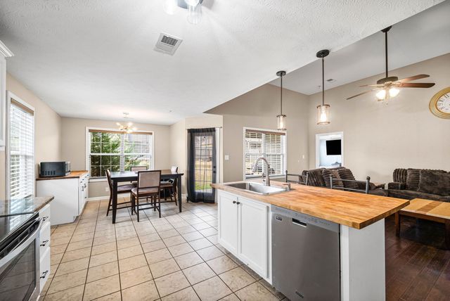 1313 Freedom Dr, Clarksville, TN 37042