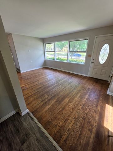 102 N Berteau Avenue, Bartlett, IL 60103