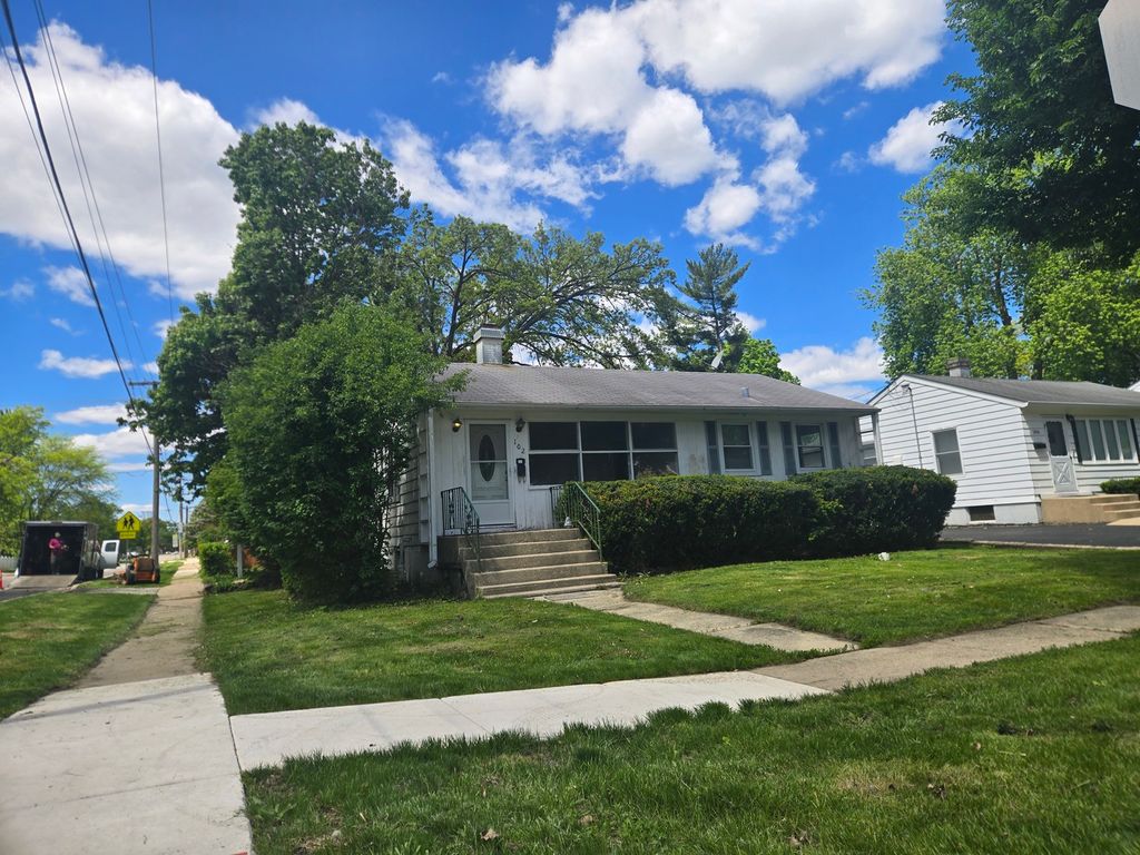 102 N Berteau Avenue, Bartlett, IL 60103