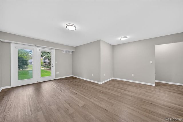44393 Sunnyside Drive 38, Sterling Heights, MI 48313