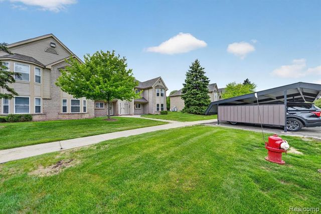44393 Sunnyside Drive 38, Sterling Heights, MI 48313