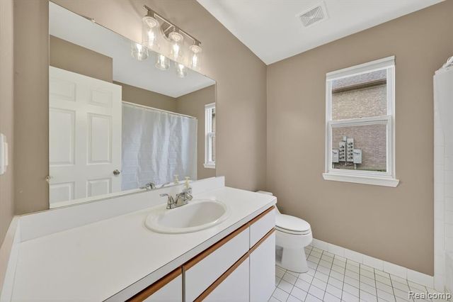44393 Sunnyside Drive 38, Sterling Heights, MI 48313