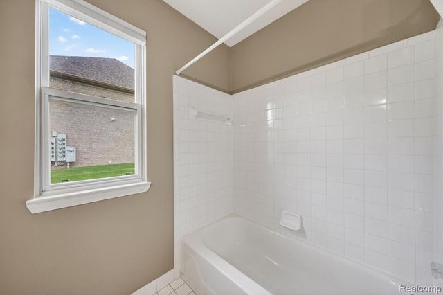 44393 Sunnyside Drive 38, Sterling Heights, MI 48313