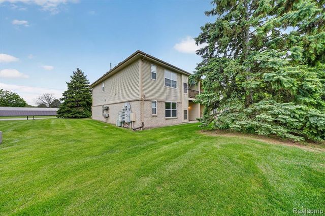 44393 Sunnyside Drive 38, Sterling Heights, MI 48313