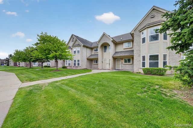44393 Sunnyside Drive 38, Sterling Heights, MI 48313