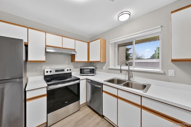 44393 Sunnyside Drive 38, Sterling Heights, MI 48313