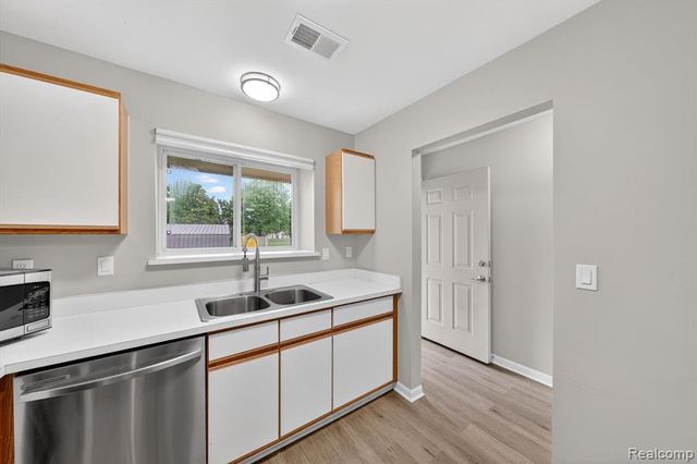 44393 Sunnyside Drive 38, Sterling Heights, MI 48313