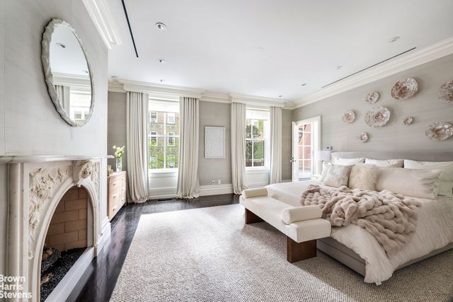 47 W 9TH Street, New York City, NY 10011