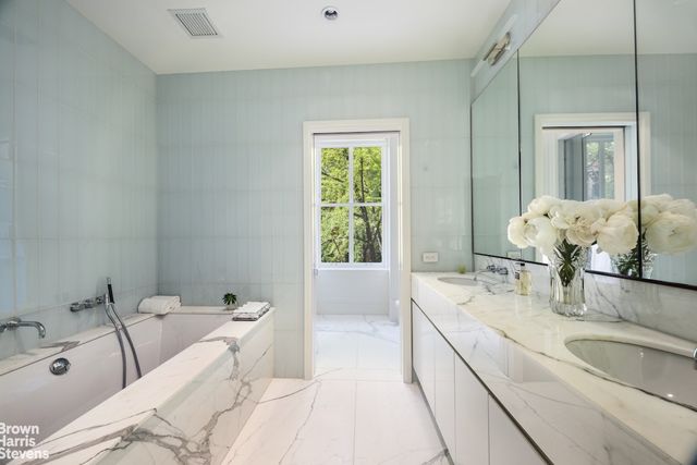 47 W 9TH Street, New York City, NY 10011