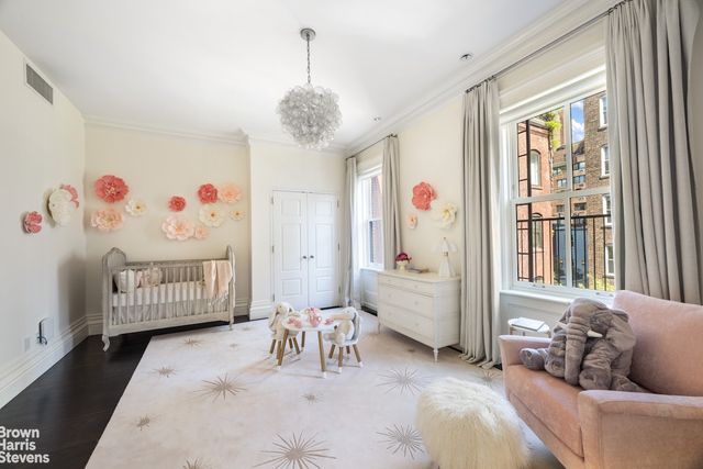 47 W 9TH Street, New York City, NY 10011