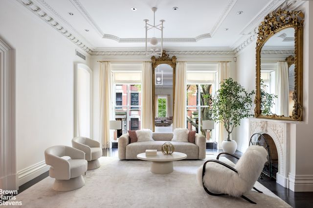 47 W 9TH Street, New York City, NY 10011