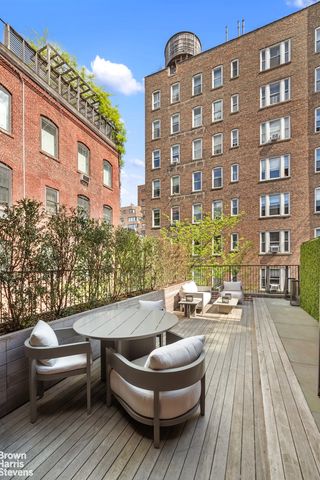 47 W 9TH Street, New York City, NY 10011
