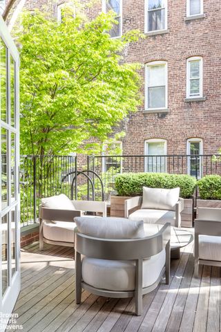 47 W 9TH Street, New York City, NY 10011