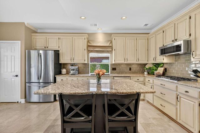 6515 Lussier Drive, Sugar Land, TX 77479