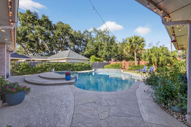 6515 Lussier Drive, Sugar Land, TX 77479