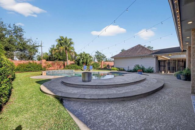 6515 Lussier Drive, Sugar Land, TX 77479