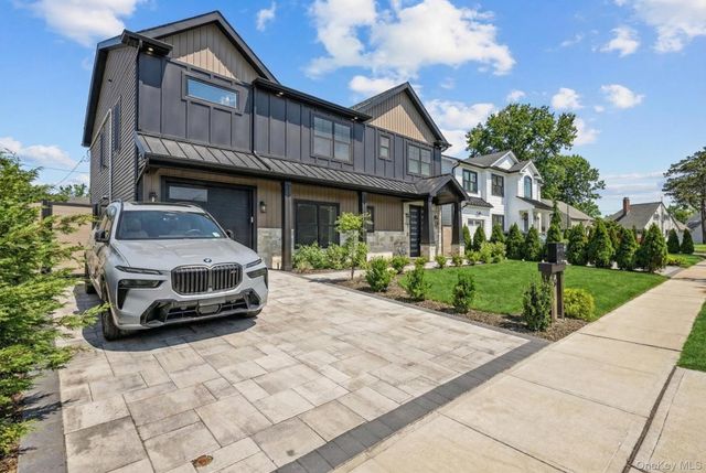 36 Foster Lane, Westbury, NY 11590