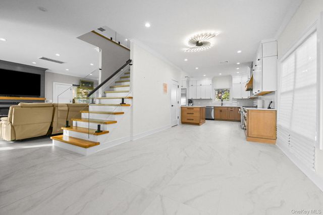 36 Foster Lane, Westbury, NY 11590