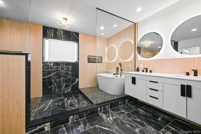 36 Foster Lane, Westbury, NY 11590